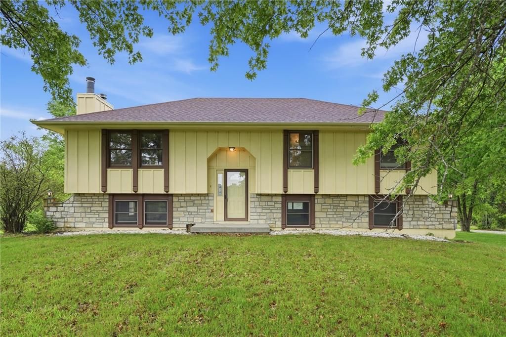 Photo of 14280 170th Street, Bonner Springs, KS 66012 (MLS # 2618699)