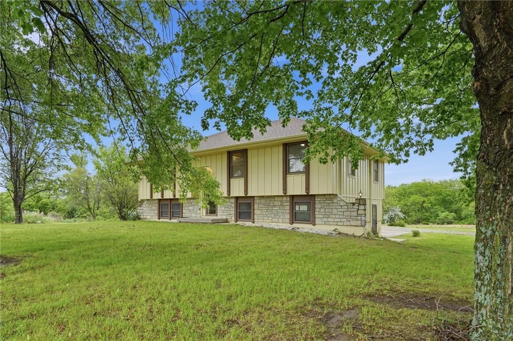 Photo of 14280 170th Street, Bonner Springs, KS 66012 (MLS # 2618699)