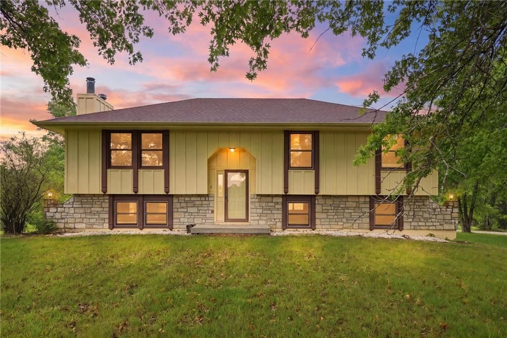 Photo of 14280 170th Street, Bonner Springs, KS 66012 (MLS # 2618699)