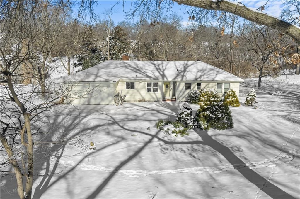 Photo of 1408 E 108th Terrace, Kansas City, MO 64131 (MLS # 2598520)