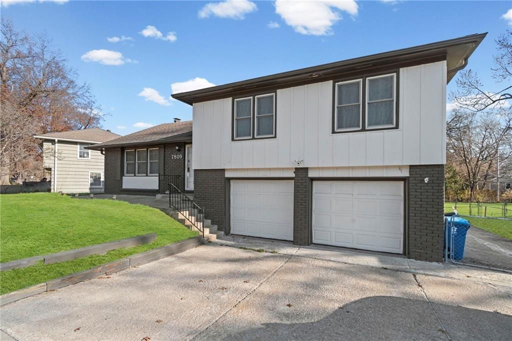 Photo of 7809 Lamar Avenue, Prairie Village, KS 66208 (MLS # 2591942)