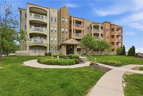 Photo of 3800 N Mulberry Drive #205, Kansas City, MO 64116 (MLS # 2622917)
