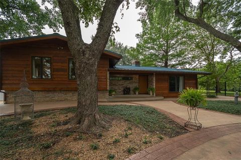Photo of 364 E 1600 Road, Baldwin City, KS 66006 (MLS # 2626115)