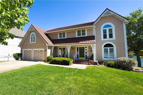 Photo of 328 Warrington Court, Lees Summit, MO 64064 (MLS # 2614782)
