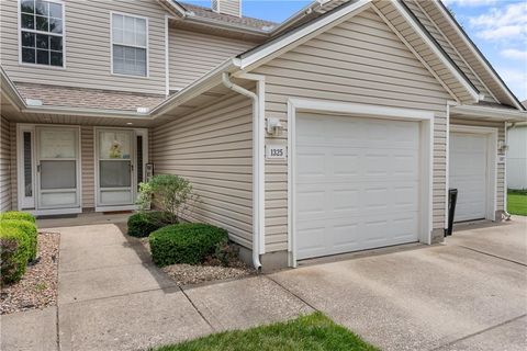 Photo of 1325 SE NORWOOD Drive, Lees Summit, MO 64081 (MLS # 2628174)