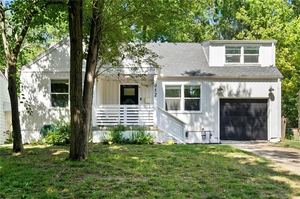 912 E 78TH ST, KANSAS CITY, MO 64131 - Image 7ebf4292b2daa17fb6e397e05fcb983b/2309194032