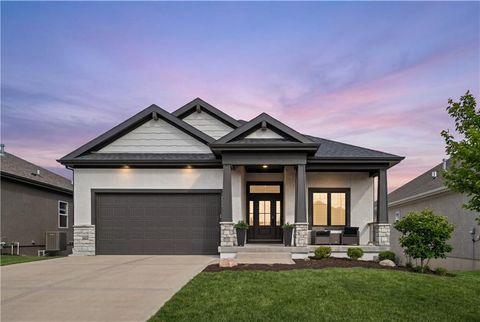 Photo of 15426 W 173rd Street, Olathe, KS 66062 (MLS # 2622941)