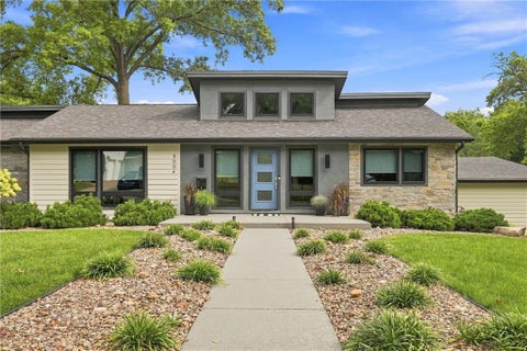 Photo of 3004 W 82nd Terrace, Leawood, KS 66206 (MLS # 2647697)