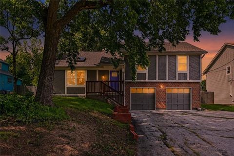 Photo of 9812 W 51st Street, Merriam, KS 66203 (MLS # 2628317)