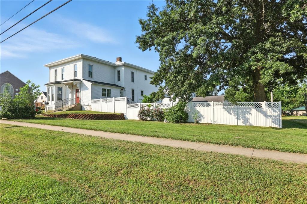 301 W Benton Street
