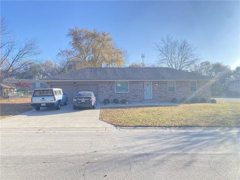 3609 SW Harbor Circle Lee's Summit MO 64082