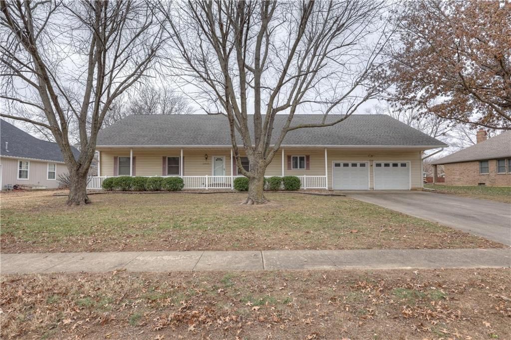 Photo of 2908 Woodgate Drive, Pittsburg, KS 66762 (MLS # 2592371)