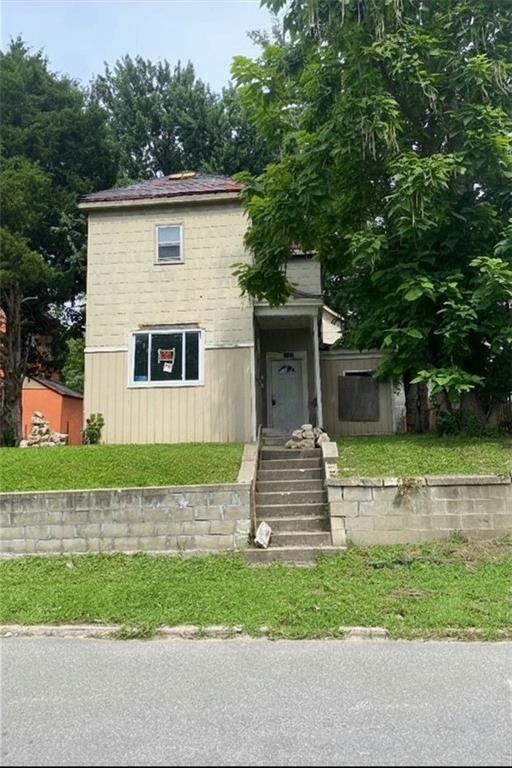Photo 1 of 9 — 815 N 13th Street, St Joseph, MO 64501