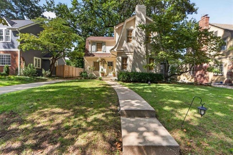 Photo of 6848 Edgevale Road, Kansas City, MO 64113 (MLS # 2643691)
