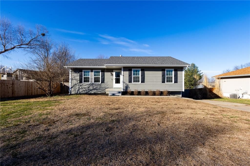Photo of 702 N Grove Street, Kearney, MO 64060 (MLS # 2596500)