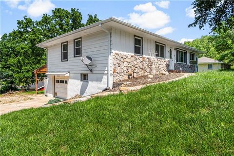 Photo of 2800 S Cedar Crest Terrace, Independence, MO 64057 (MLS # 2616156)