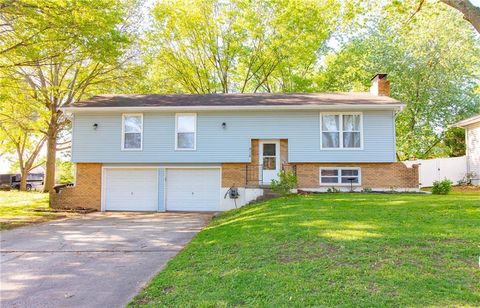 Photo of 816 E Market Street, Warrensburg, MO 64093 (MLS # 2615752)