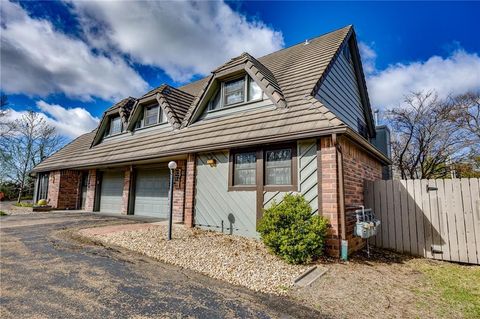 Photo of 2711 W 24th Terrace, Lawrence, KS 66047 (MLS # 2616034)