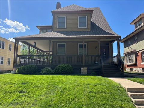Photo of 3530 Kenwood Avenue, Kansas City, MO 64109 (MLS # 2617715)