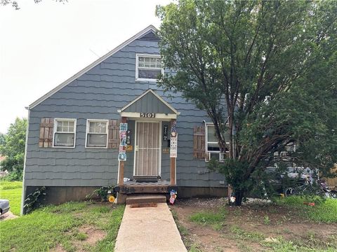Photo of 5107 E 40th Street, Kansas City, MO 64130 (MLS # 2610424)