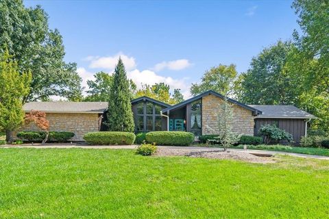 Photo of 9601 Lee Boulevard, Leawood, KS 66206 (MLS # 2618152)