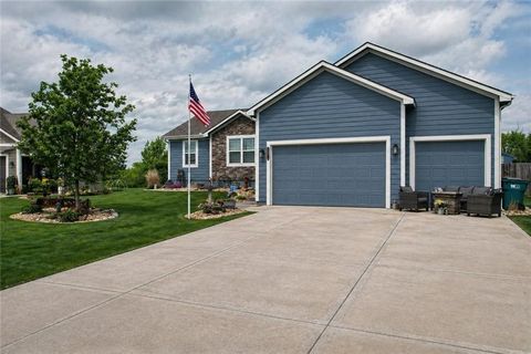 Photo of 21650 W Wilson Street, Spring Hill, KS 66083 (MLS # 2615884)