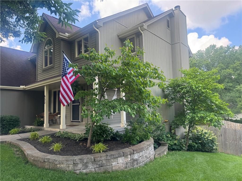 Photo of 632 Taylor Drive, Liberty, MO 64068 (MLS # 2620815)