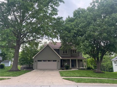 Photo of 632 Taylor Drive, Liberty, MO 64068 (MLS # 2620815)