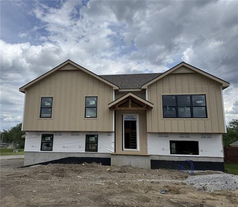 Photo of 302 Lykins Lane, Cameron, MO 64429 (MLS # 2616784)