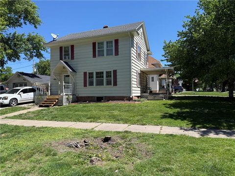 Photo of 214 Miami Street, Hiawatha, KS 66434 (MLS # 2619584)