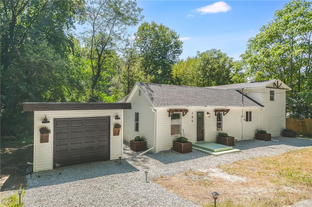 Photo 1 of 29 — 105 E Line Street, Excelsior Springs, MO 64024