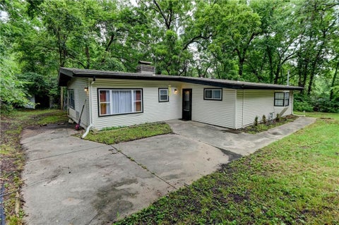Photo of 9800 Parkwood Avenue, Kansas City, MO 64137 (MLS # 2631050)