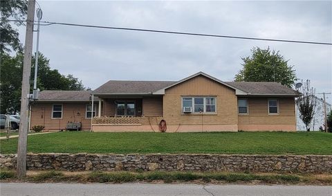 Photo of 126 N 17th Street, Lexington, MO 64067 (MLS # 2582062)