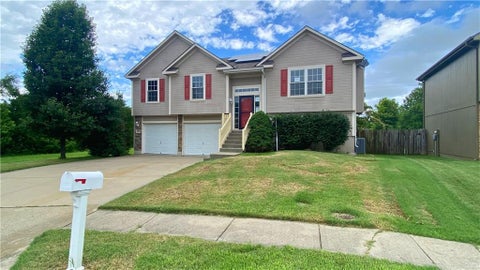 Photo of 7104 E 163rd Terrace, Belton, MO 64012 (MLS # 2626273)