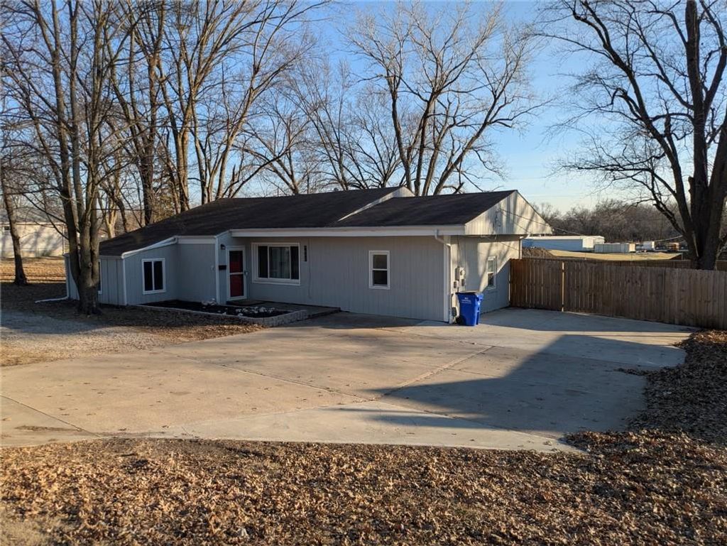 Photo of 7601 High Grove Road, Grandview, MO 64030 (MLS # 2598915)