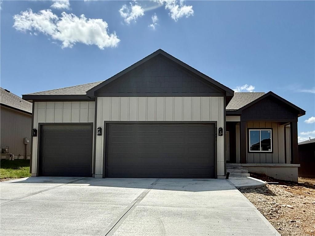 Photo of 31421 W 85th Terrace, De Soto, KS 66018 (MLS # 2618431)