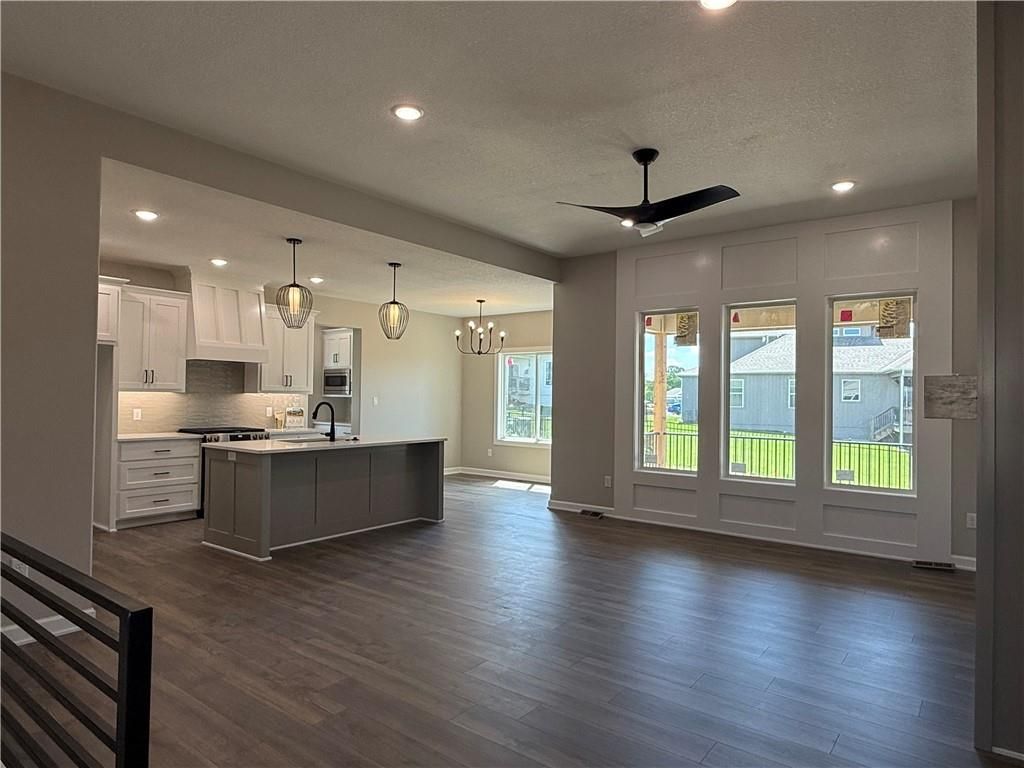 Photo of 31421 W 85th Terrace, De Soto, KS 66018 (MLS # 2618431)
