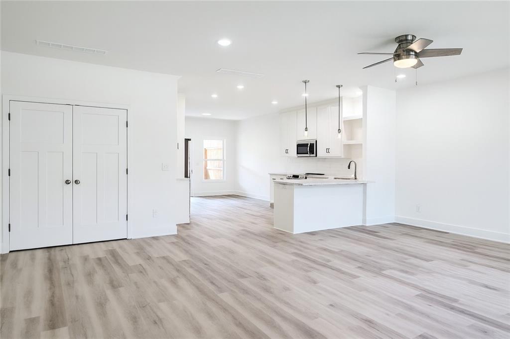 St Joseph, Missouri 64506, United States, 2 Bedrooms Bedrooms, ,2 BathroomsBathrooms,Residential,Active,50246