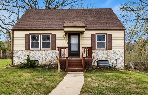 Photo of 5078 Glenside Drive, Kansas City, MO 64129 (MLS # 2618618)