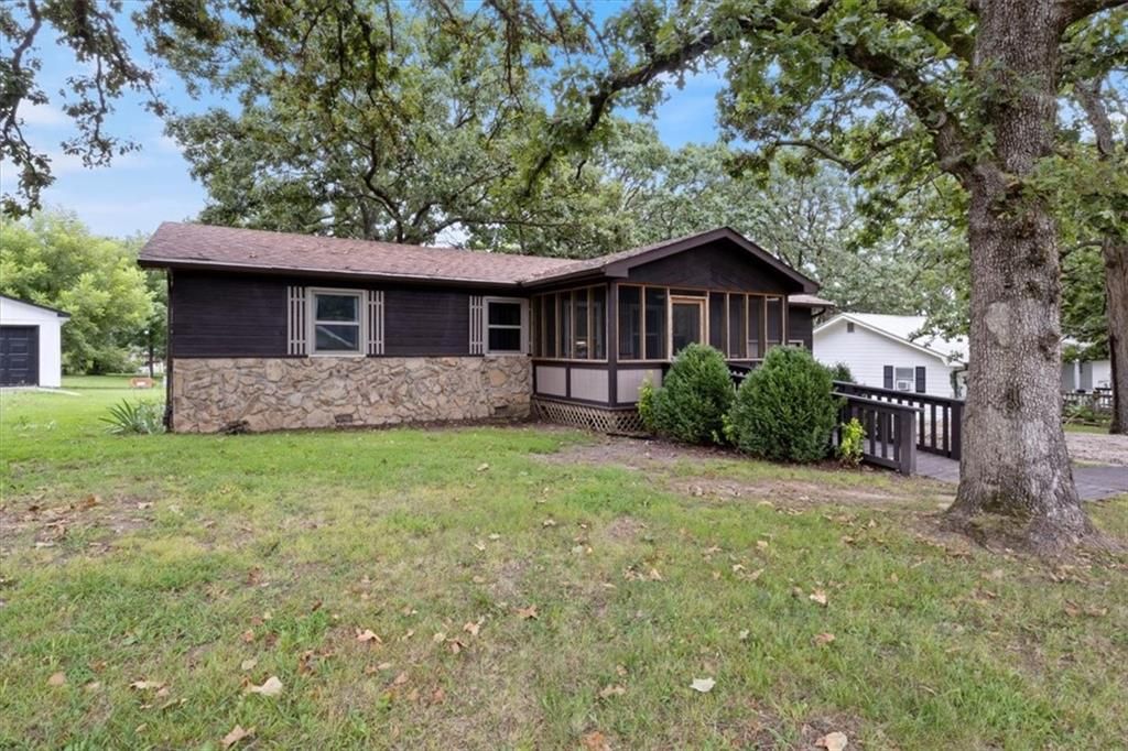 Photo of 23209 Oakwood Circle, Hermitage, MO 65668 (MLS # 2598412)