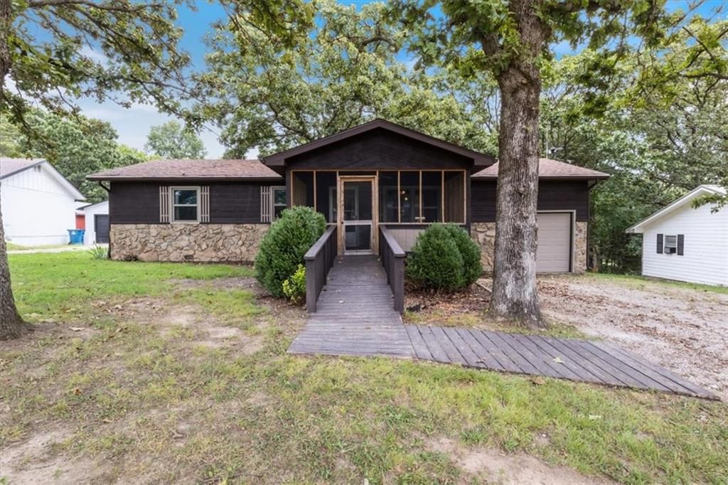 Photo of 23209 Oakwood Circle, Hermitage, MO 65668 (MLS # 2598412)