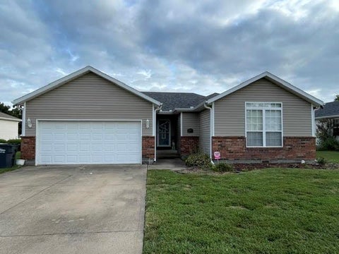 Photo of 1010 Abby Lane, Pittsburg, KS 66762 (MLS # 2643493)
