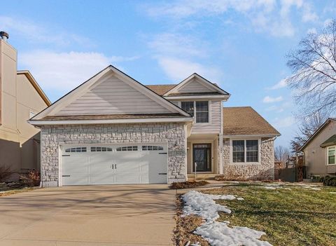 286 N Overlook Street, Olathe, KS 66061 - #: 2527379