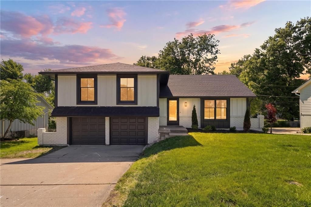 Photo of 10200 Nall Avenue, Overland Park, KS 66207 (MLS # 2618869)