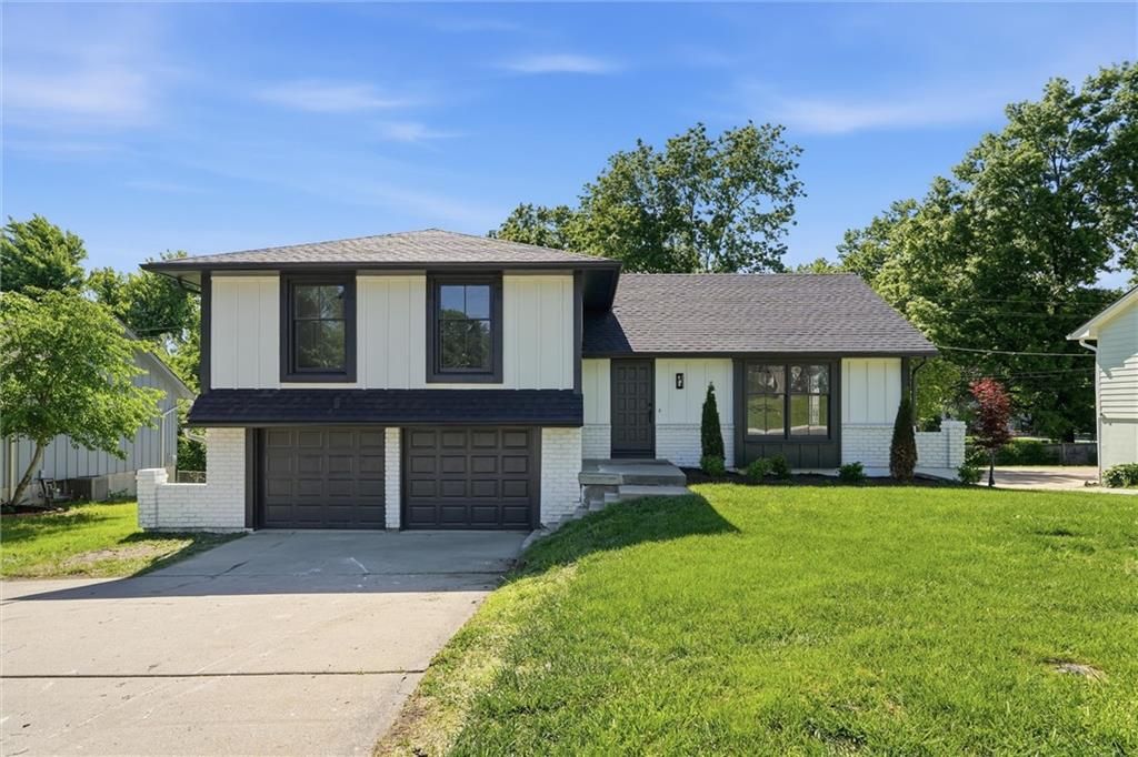 Photo of 10200 Nall Avenue, Overland Park, KS 66207 (MLS # 2618869)