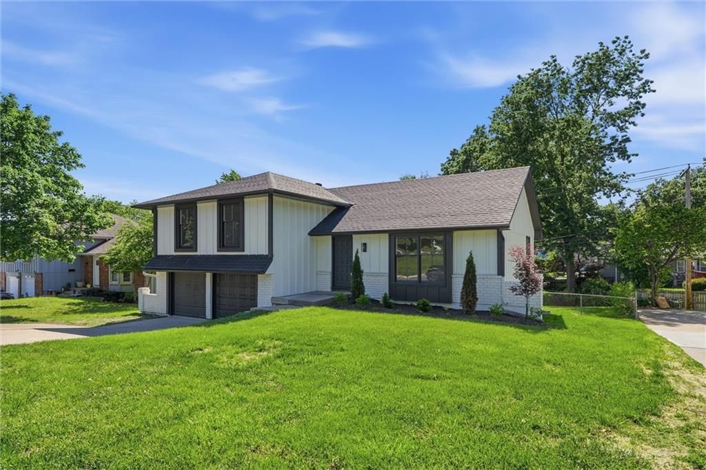 Photo of 10200 Nall Avenue, Overland Park, KS 66207 (MLS # 2618869)
