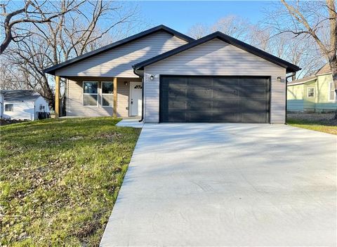 520 W Hunter Street, Nevada, MO 64772 - #: 2581610