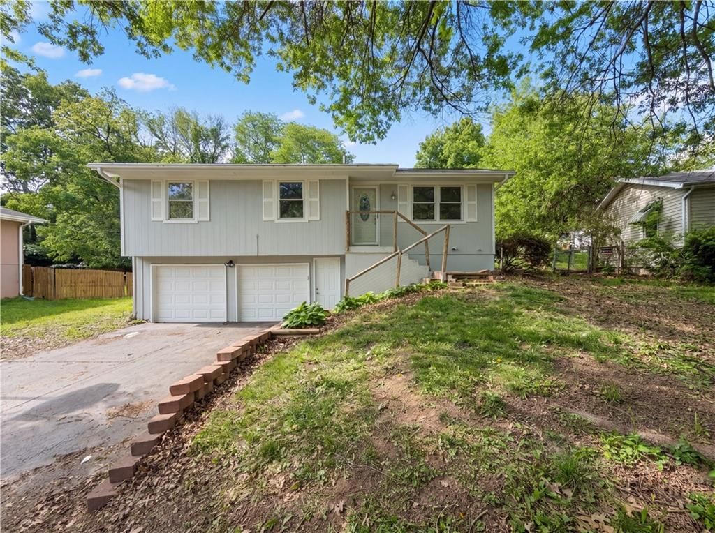Photo of 2808 NE 39th Street, Kansas City, MO 64117 (MLS # 2618495)