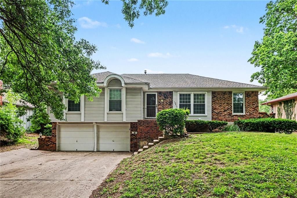 Photo of 10817 Fuller Avenue, Kansas City, MO 64134 (MLS # 2622936)