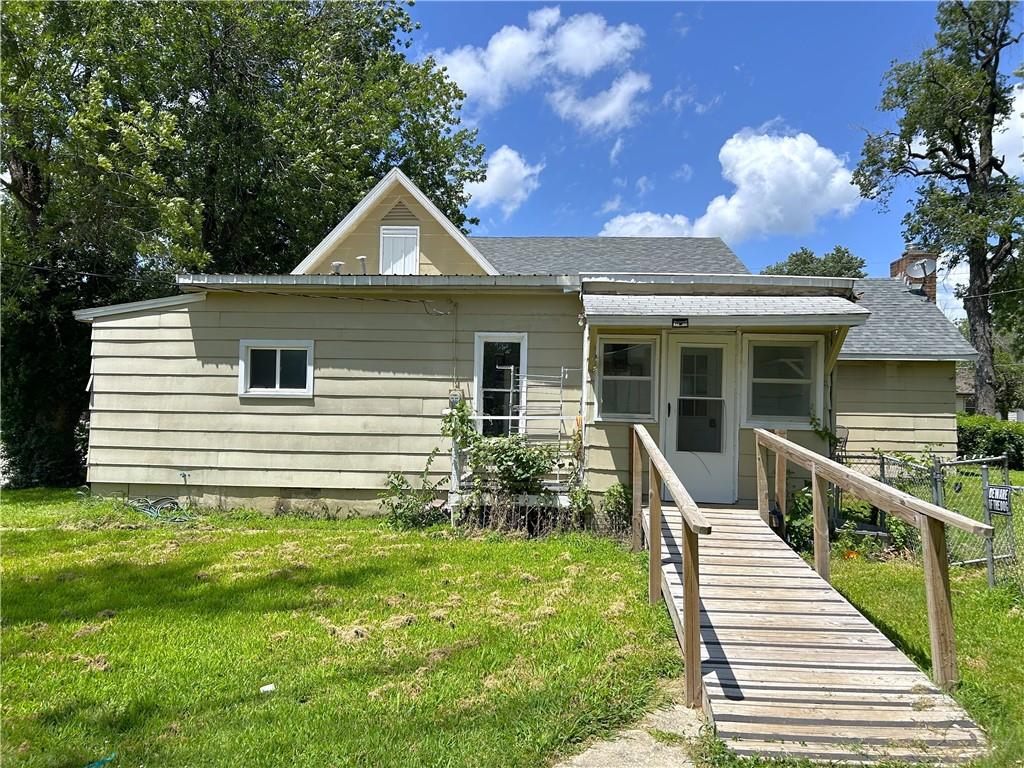 935 W Walnut Street